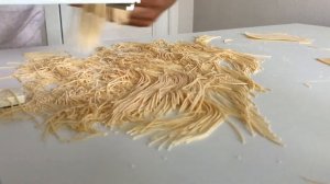 ВКУСНЫЙ И АРОМАТНЫЙ КУРИНЫЙ СУП С ДОМАШНЕЙ ЯИЧНОЙ ЛАПШОЙ.