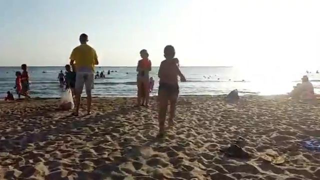Я купаюсь на море смотреть онлайн