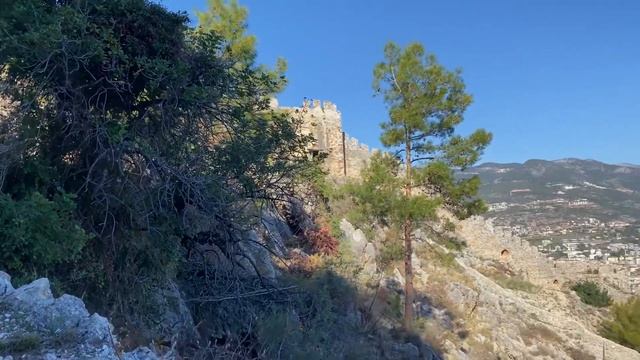 Vlog: забрались пешком на Alanya Kalesi. Бесплатные достопримечательности Алании. смотреть онлайн