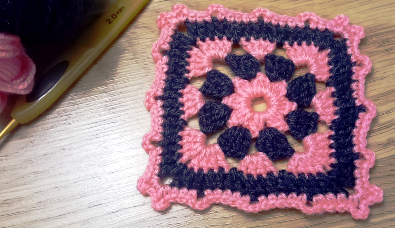 Квадратный МОТИВ крючком. Чередуем два цвета смотреть онлайн