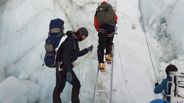 Everest 2022: Khumbu Icefall Climbing (Base Camp to Summit) смотреть онлайн