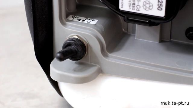 Makita MUS100DW, MUS150DW Аккумуляторные садовые опрыскиватели от Макита | Обзор, комплектация смотреть онлайн