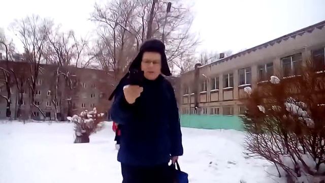 Шок!!! Патцан кинул свой телефон в снег смотреть онлайн
