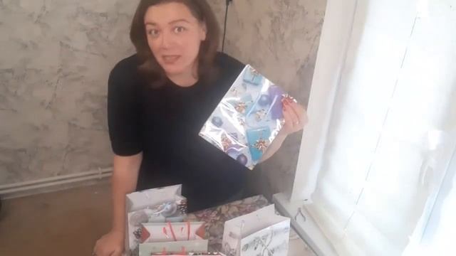 ПОДАРКИ. Для родных и близких. В пакетах продукция вязаных изделий. Я плохого не посоветую. смотреть онлайн