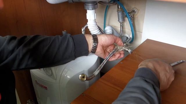 Installatie ELDOM 10 liter keukenboiler voor onder het aanrecht смотреть онлайн
