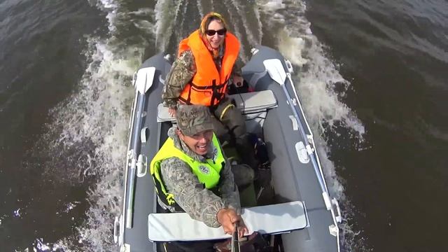 Лодка Гладиатор 370AL Мотор SUZUKI 9,9 л/с Семейный выезд на рыбалку, река Амур. Дальний Восток. смотреть онлайн