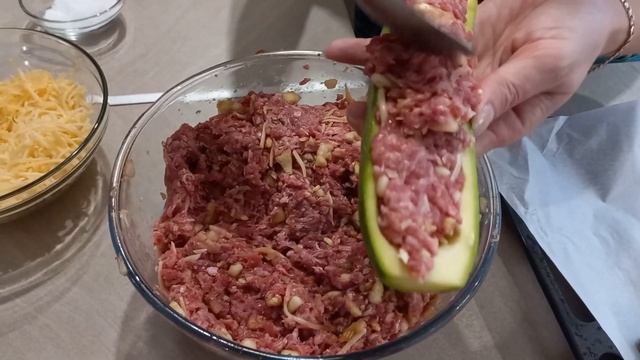 Вкуснейшие фаршированные лодочки из кабачков смотреть онлайн