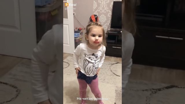 Я ДУЮ СВОИ ГУБКИ Я КРАШУ СВОИ РЕСНИЧКИ ЗАПЛЕТАЮ Я САМЫЕ КРАСИВЫЕ КОСИЧКИ смотреть онлайн