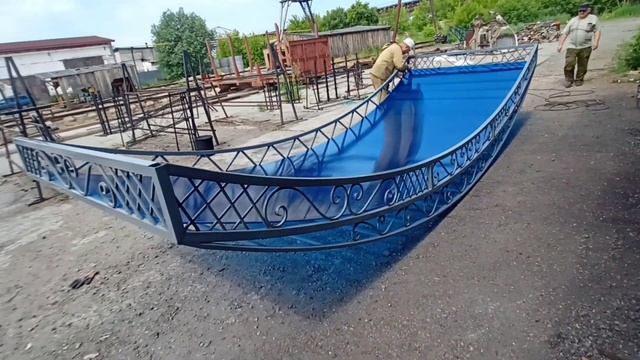 Необычный навес с коваными элементами #13