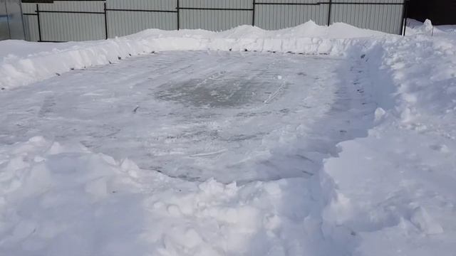 Пруд на даче, убираем снег чтобы пруд с нимфеями быстрее растаял! Питомник нимфей waterlilia.ru смотреть онлайн