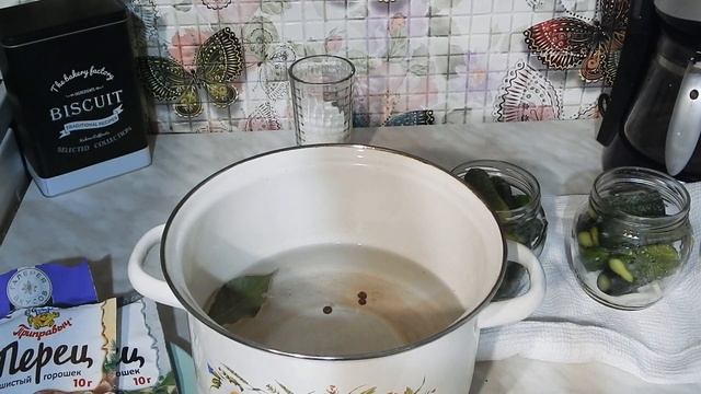 маринованные маленькие корнишоны ? смотреть онлайн