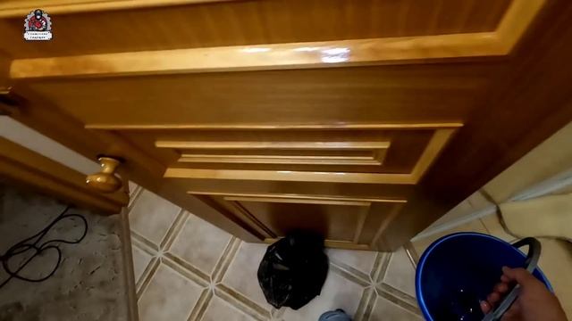Очень богатые заказчики которые платят в три раза больше и профессиональные сантехники из ЖКХ. смотреть онлайн