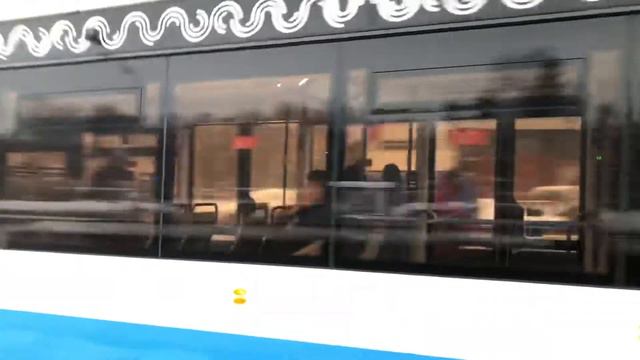 Трамвай "6" (71-931М "Витязь-М") прибывает на остановку "Покровское-Глебово" (01.01.2022) смотреть онлайн