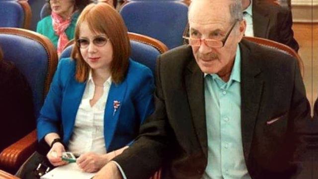 В 20 вышла за 61-летнего военного! Как складывается их жизнь спустя 7 лет? смотреть онлайн