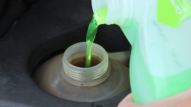 COMMENT REMETTRE DU LIQUIDE DE REFROIDISSEMENT DANS SON MOTEUR смотреть онлайн