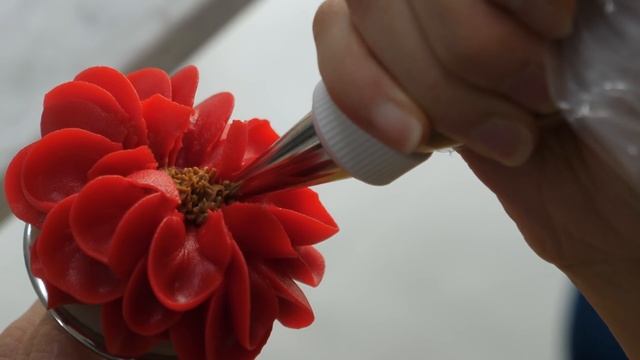 정말 예술입니다! 진짜 꽃보다 더 진짜같은 꽃케이크로 주문폭주한, 놀라운 퀄리티의 꽃케익 만들기│Cake master's making amazing flower cake смотреть онлайн