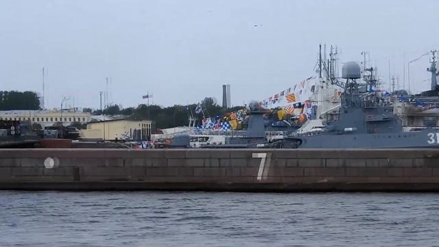 21.08.2020 г. совершили экскурсию "Морские прогулки по фортам Кронштадта". Для пенсионеров - 600 р. смотреть онлайн