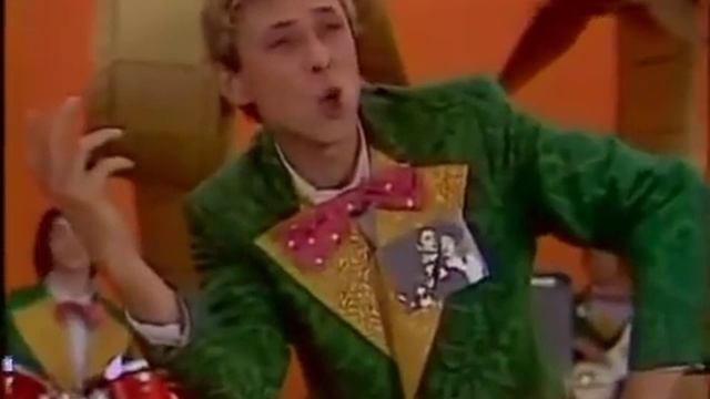 Зеленою весной под старою сосной (Маруся) смотреть онлайн