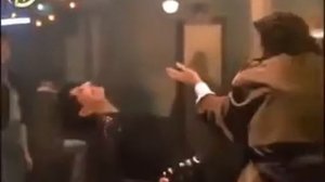 Траволта танцует