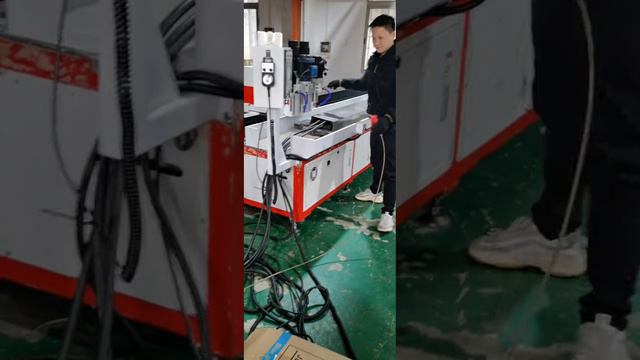 Инженеры по сверлильно-резьбонарезным станкам отлаживают сверлильно-резьбонарезной станок смотреть онлайн