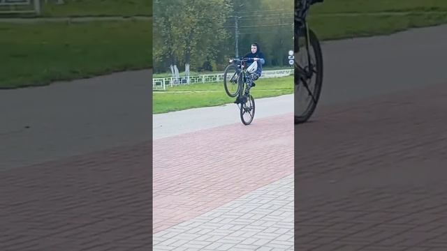 побыстрее бы следующее лето (видео 2023 года) #рекомендации #эндуро #питбайк #мтб #покатушки #стант смотреть онлайн