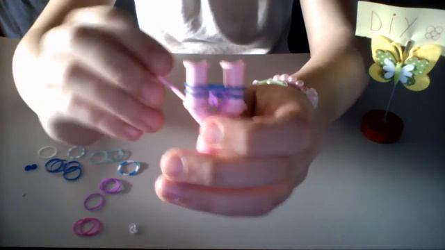Копия видео "DIY) 2 идеи для браслетов из резинок)КОСМОС И РАДУГА)" смотреть онлайн