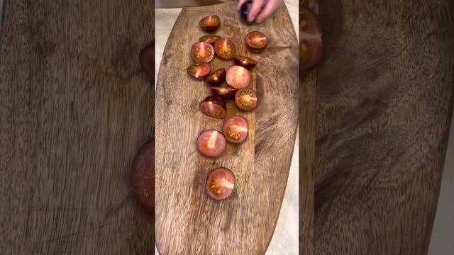 Салат ЦЕЗАР- простий рецепт | СОУС цезарь з анчоусами смотреть онлайн