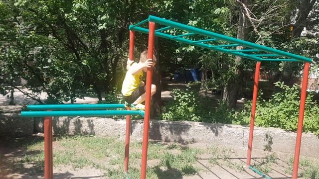 Пробуем турник. Горизонтальная лестница смотреть онлайн