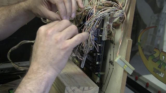 Re-pinning Gottlieb Sys80 edge connectors p4 - Mars God of War Pinball - PinballHelp.com смотреть онлайн