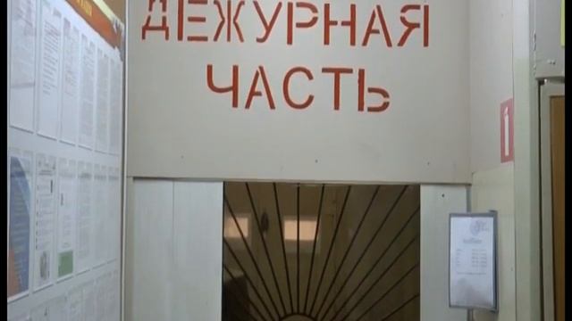 В Рыбинске молодой парень обворовал машину смотреть онлайн