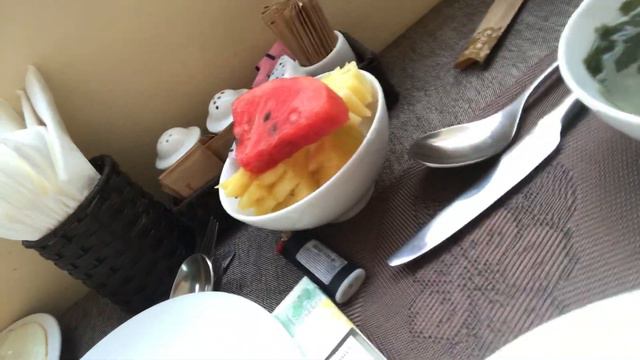 Ну любим мы поесть))) завтрак в отеле Вьетнам! Море удовольствия! смотреть онлайн