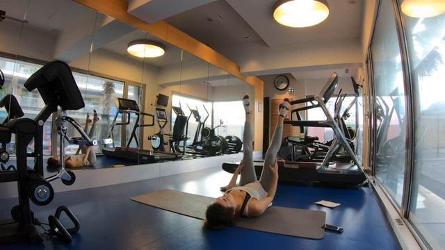 Day 4/365. Stretching Challenge. Stretching - Straddle splits (Part 1/4). смотреть онлайн