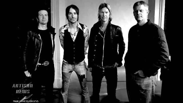 GUNS N' ROSES USE YOUR ILLUSION REUNION 'CHAOS...ALMOST; DUFF TALKS MAP AND WALKING PAPERS смотреть онлайн