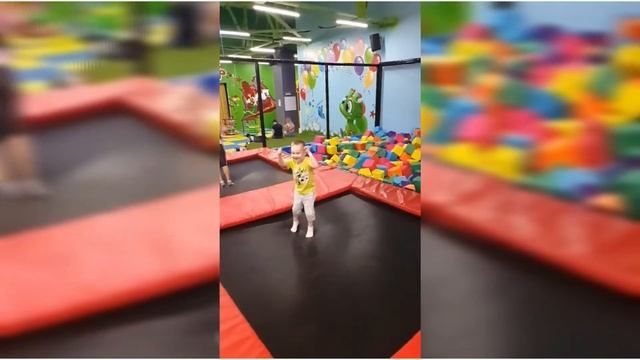 ДАВАЙ ЗНАКОМИТЬСЯ С ТОБОЙ! Я рад новым друзьям!!! Глеб играет в игровой! смотреть онлайн