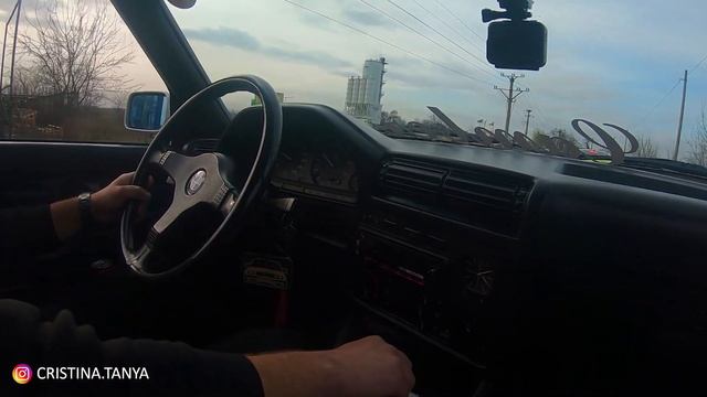 DRIFTURI ȘI BURNOUT IN BMW E30 URSULET 2.5i SUDAT!!! смотреть онлайн