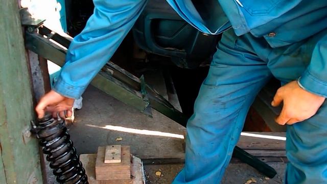 Замена пружин.Самодельный съёмник,безопасно и быстро!!! смотреть онлайн