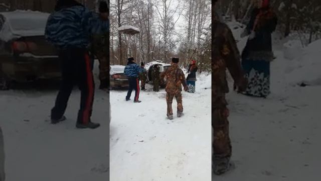 Казаки фланкируют нагайкой и шашкой. Лес. Зима. Природа смотреть онлайн
