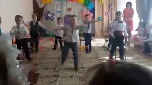 Танец "Мальчишка с гитарой" смотреть онлайн