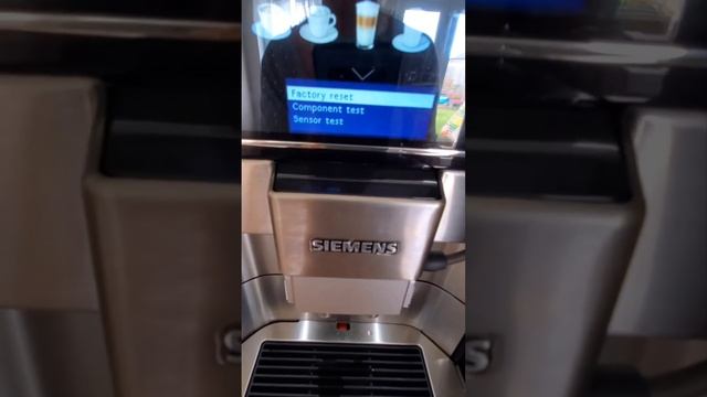 SIEMENS EQ6 jak naprawić błąd oprogramowania/konieczne odkamienianie смотреть онлайн