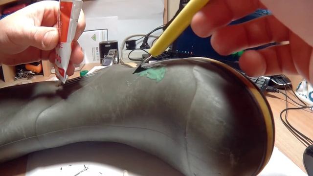 Сапоги из ПВХ клею ЖИДКОЙ ЛАТКОЙ. Большой порез - справится жидкая латка или нет? смотреть онлайн