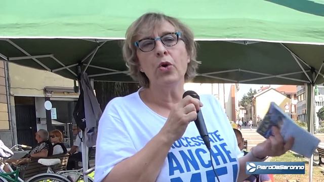 Al gazebo della Lega: la senatrice Erica Rivolta смотреть онлайн