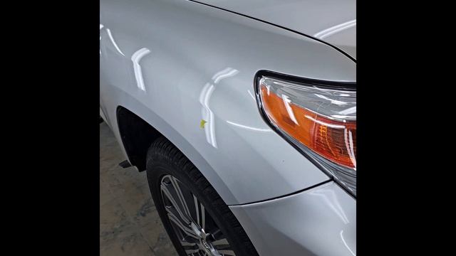 Глубокая абразивная полировка
кузова с нанесением защитного
керамического покрытия.