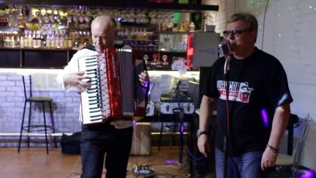 Аккордеонист Николай Донецкий и Юра Шальной - "Сиреневый туман" (музыканты Казани) смотреть онлайн