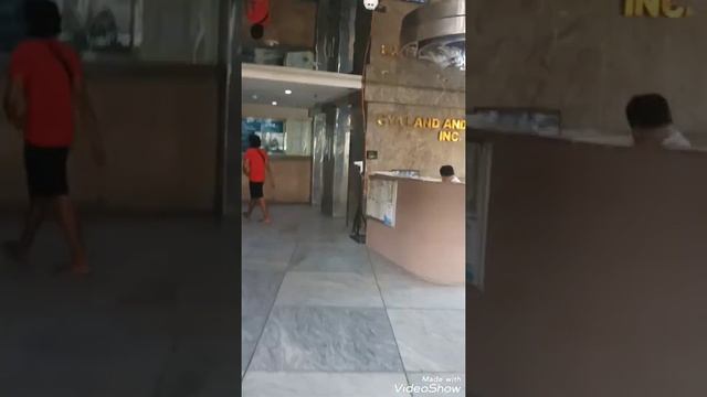 nagmamadali papasuk para di lang malelate sa trabaho. смотреть онлайн