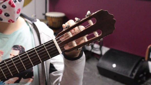 Nina - présentation guitare