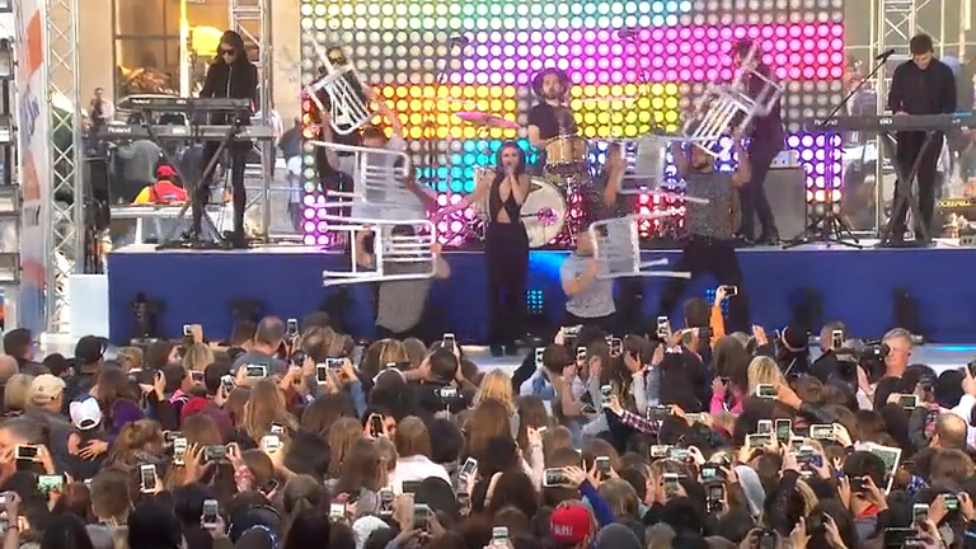 Selena Gomez - Come And Get It _ Me & The Rhythm (Citi Concert Today Show) смотреть онлайн
