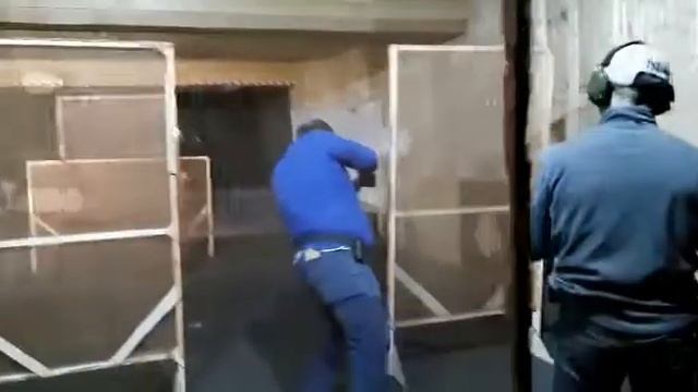 Огневой контакт в помещении смотреть онлайн