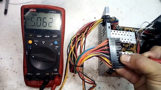 Técnica para reparar fuente de PC смотреть онлайн