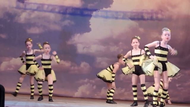 ДЕТСКИЙ ТАНЕЦ "ПЧЁЛЫ" смотреть онлайн