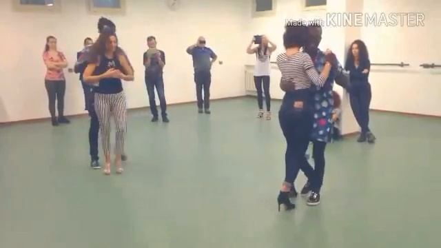 Mc CAP &Carla Mama & Laura Kizomba demo after the class..If you like it feel free to share смотреть онлайн
